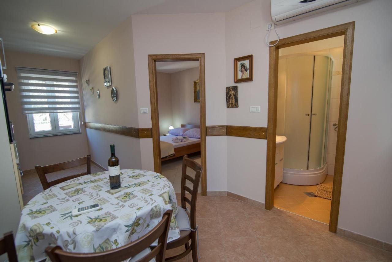 Apartments With A Parking Space Punta Kriza, Cres - 8082 ภายนอก รูปภาพ
